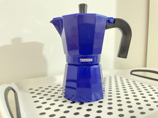 Cafetera azul Monix 6 tazas