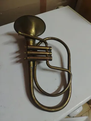 Trompeta bombardino de metal