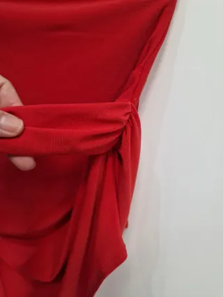 Top rojo asimétrico