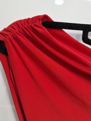 Top rojo asimétrico