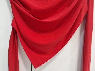 Top rojo asimétrico