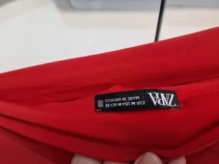 Top rojo asimétrico