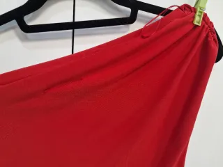 Top rojo asimétrico