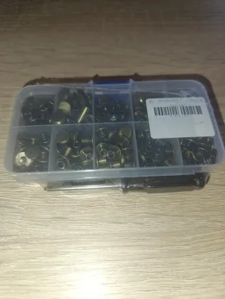 Remaches y tornillos para manualidades