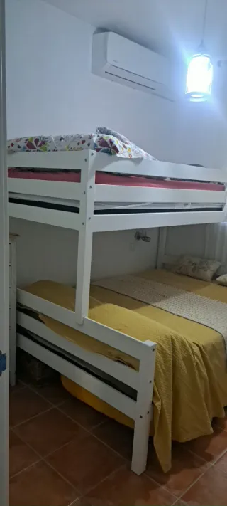 Litera blanca y amarilla
