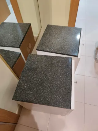 Cajonera de dormitorio con tapa de piedra