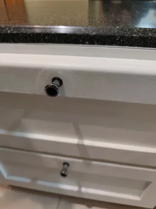 Cajonera de dormitorio con tapa de piedra