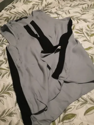 Blusa sin manga Zara gris y negra