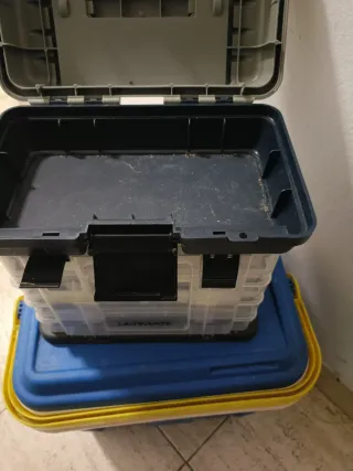 Caja de pesca con compartimentos