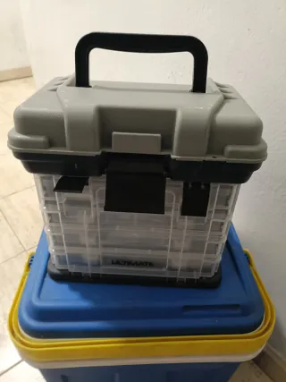 Caja de pesca con compartimentos