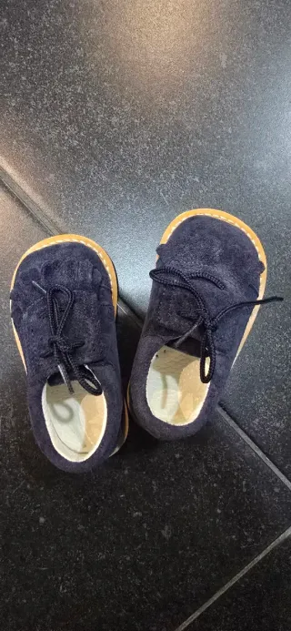 Sapatos camurça bebé tamanho 19