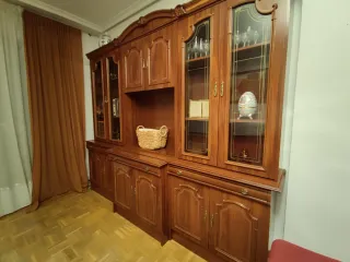 Mueble mural de salón madera y cristal