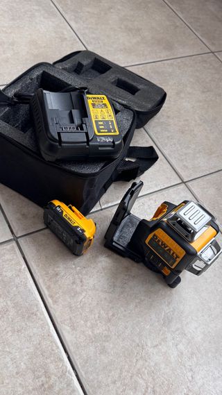 Nivel Láser DeWalt con Batería y Cargador