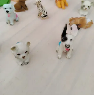 14 figuras de perritos y gatos mini