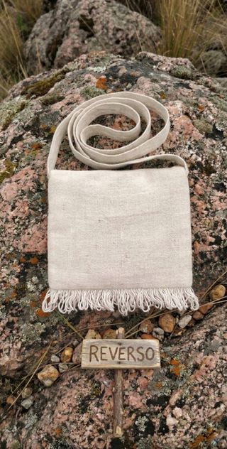 Bolso bordado de flores ayacuchano