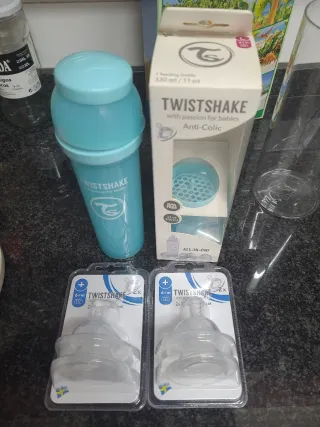 Twistshake Biberón y 2 Tetinas Anti-cólico