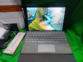 Microsoft Surface Pro 6 • i5 • 8GB RAM • 256GB SSD