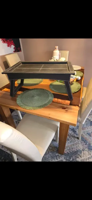 Mesita auxiliar para cama