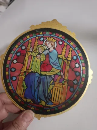 Antiguo vitral Virgen María con el Niño Jesús