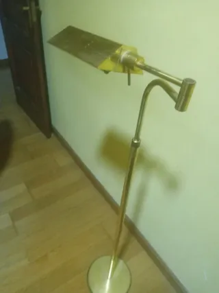 Lámpara de pie dorada de metal NO ENVÍOS