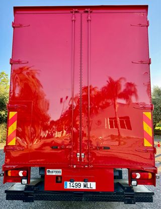 Camión Volvo F-250 PAQUETERO