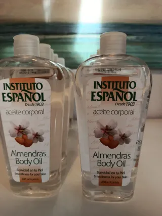 Camilla de masaje completa con 4 botes de aceite