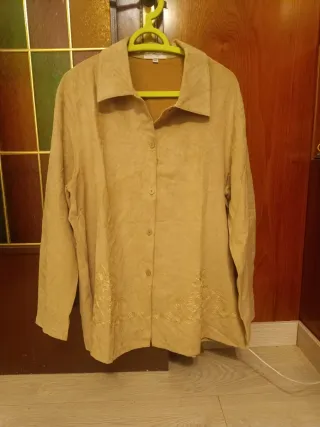 Chaqueta Beige Talla XXL con Bordado