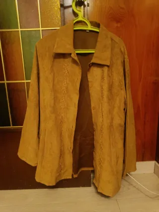 Chaqueta marrón con bordado