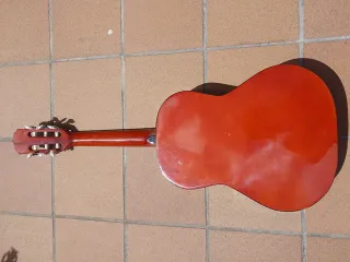 Guitarra OQAN Joven + Funda. Buen estado.