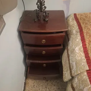 Cama y colchón, lleva la mesita de noche de regalo