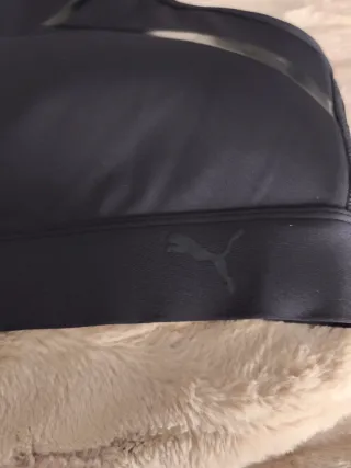 Top deportivo Puma negro con cremallera frontal