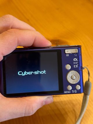 Digicam Sony Cyber-shot W730 16 MP · 8x Carl zeiss