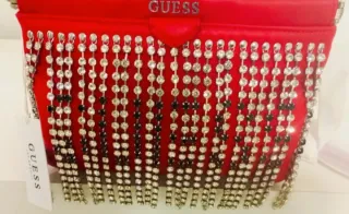Bolso Guess pedrería rojo y plateado