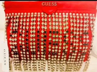 Bolso Guess pedrería rojo y plateado