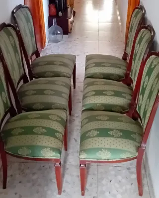 Conjunto de 6 sillas de estilo neoclásico.