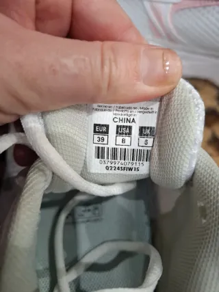 Zapatillas Fila plateadas y blancas talla 39