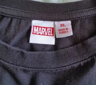 Marvel Camiseta negra logo camuflaje XL
