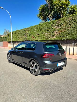 Volkswagen Golf GTI Performance 230 - 2.0 TSI