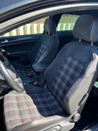 Volkswagen Golf GTI Performance 230 - 2.0 TSI