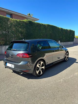 Volkswagen Golf GTI Performance 230 - 2.0 TSI