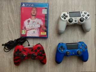 PS4 con 3 mandos y FIFA 20