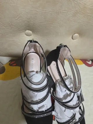 Zapatos tacón Merkal Talla 36 Negros nuevos