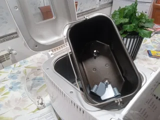 Panificadora Blanca y Acero Inoxidable