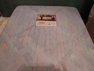 Puff tapizado con volante