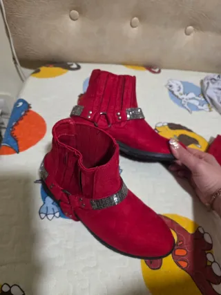 Botines rojos talla 36