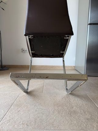 Mesa de comedor y 2 sillas