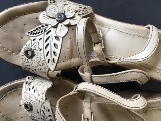 Sandalias cuña Geox beige 37