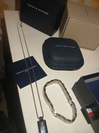 Conjunto Tommy Hilfiger: Pulsera, Collar y estuche