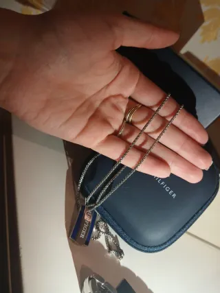 Conjunto Tommy Hilfiger: Pulsera, Collar y estuche