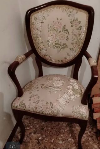 Sillón clásico tapizado floral madera